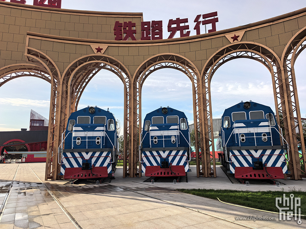 大门右.jpg