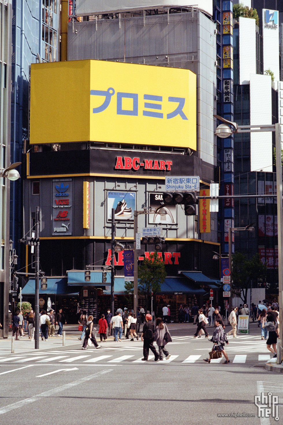 9-Y200-3512.jpg