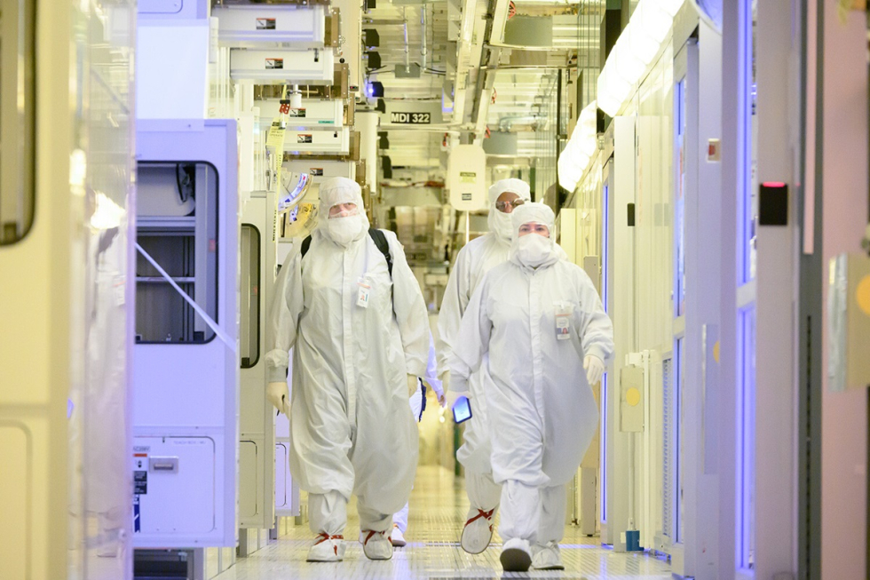 Intel_Fab9_New_2.jpg
