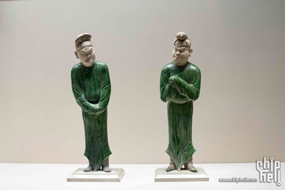 唐代绿釉文官俑.jpg