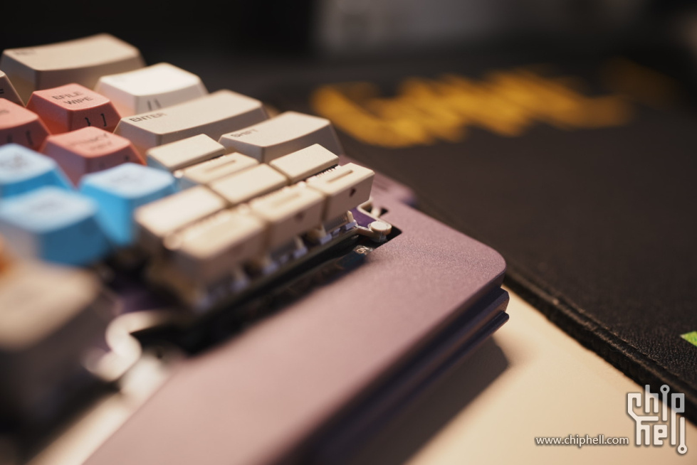 采用Gasket Mount结构，前高20mm，搭配fr4定位板