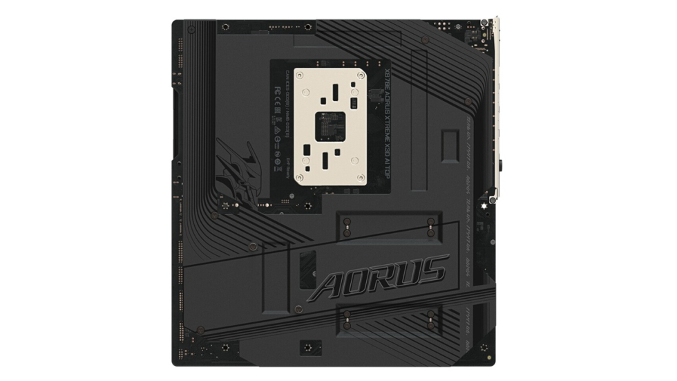 X870E_AORUS_XTREME_X3D_AI_TOP_2.jpg