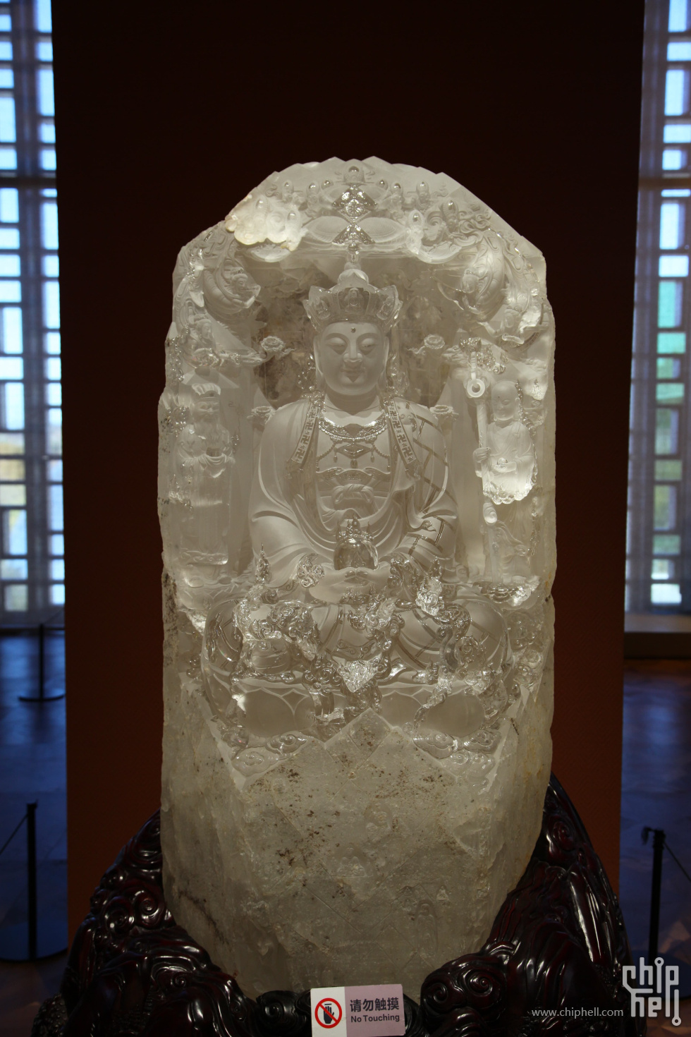 一米多高的水晶佛像