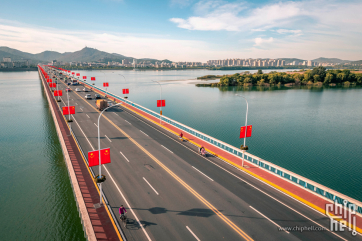 【家住汉江边】风中摇曳的那抹红永远在心中