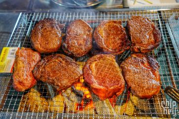 去年元旦去露营 烤了整条的肉。。。