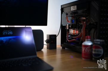 双CPU+双GPU+双冷排，可能是东半球第二小的 EATX 电脑