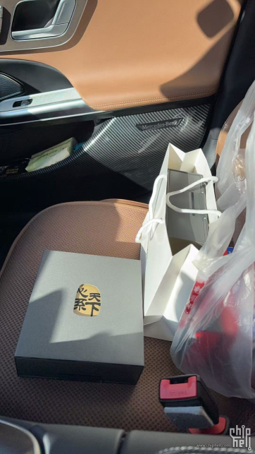 居然没有三上W26的开箱，我来一发解决有无的问题。。