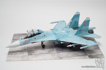 长城 1/48 Su-27 UB "Red 100"