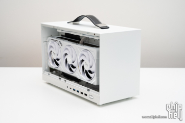10.8L 便携小钢炮，七彩虹 CVN B850I + 影驰 5070 Ti 金属大师 + 闪鳞 S400 Pro 装机