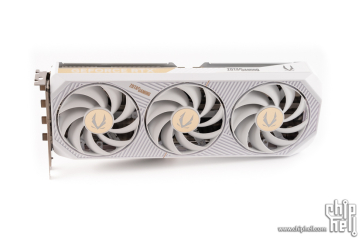 索泰 GEFORCE RTX 5070 12GB SOLID OC WHITE 开箱分享
