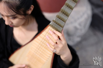 抚枕按弹弦 清音散九天——约拍弦柒柒同学小记