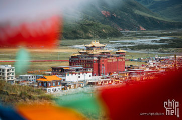 川西以西是信仰|世界最大女性修行地亚青寺