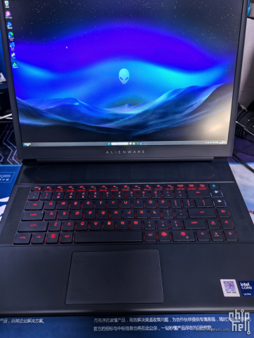 Alienware 16 Area-51 AA16250 开箱