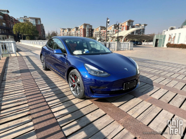 新玩具---Model 3 performance