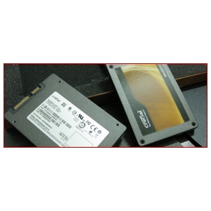 随便上几张图片 镁光128G C300 SSD 和桌面图！！