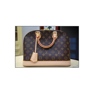 女王给她婆婆的生日礼物——Louis Vuitton