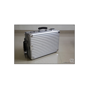 给女王的礼物~~~~~RIMOWA Classic Flight 登机箱 976.52