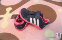 小女王的Adidas kids童鞋。。。走一回可爱运动风！