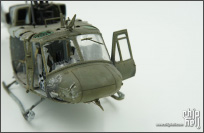 威龙 1:35 UH-1N直升机 战损 MOD