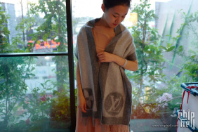 Louis Vuitton 【CARDIFF 围巾】2.14 女王笑赏