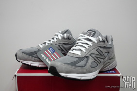 普通舒适的传统跑鞋：New Balance 990v4