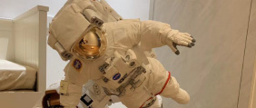 这是要上天？——Blitzway 1/4 NASA宇航员-国际空间站雕像