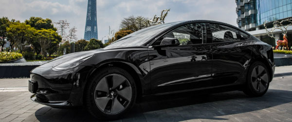 Tesla21款M3，使用半年下来的感受，舒适。