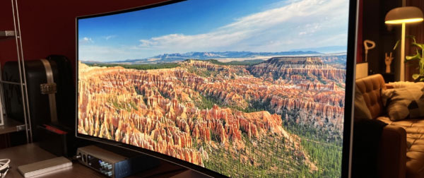 Samsung Odyssey OLED G8 显示器开箱