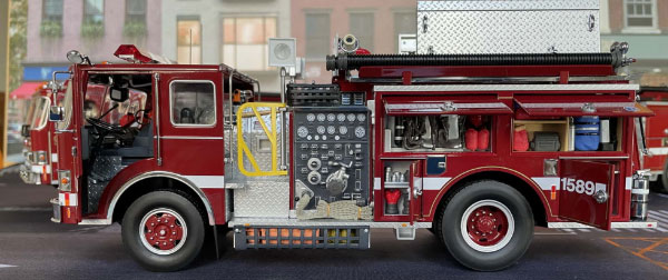星球大战主题公园1:32消防车模型-天行者1589号