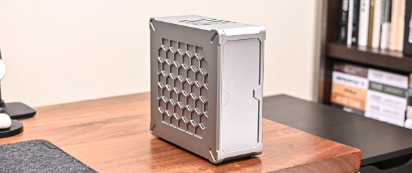 机甲风迷你 ITX——华擎 X1240-WV+aboStudio ContainerXS 装机展示